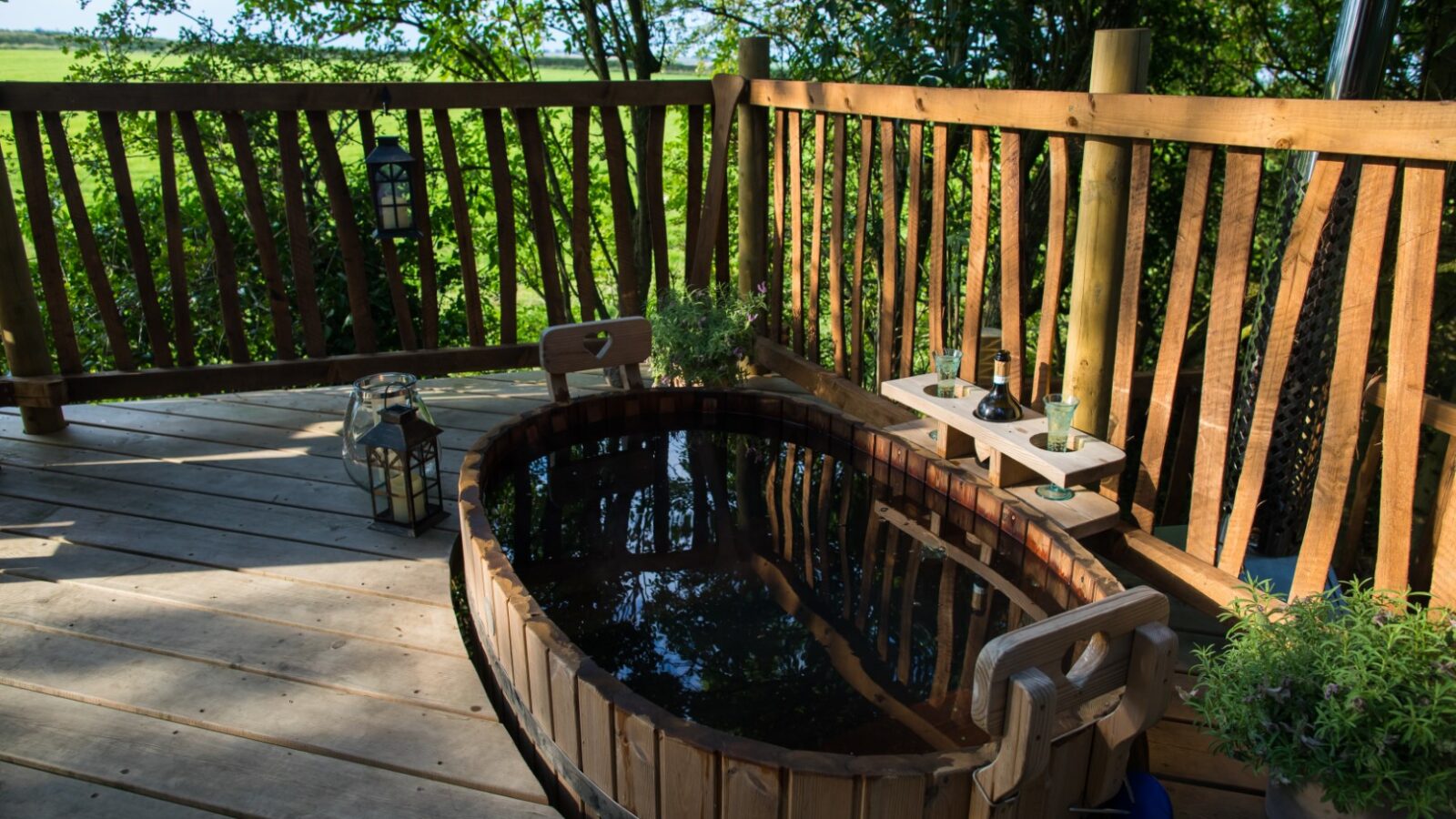 Sunken outdoor bath at Woodland Chase Treehouse Northumberland