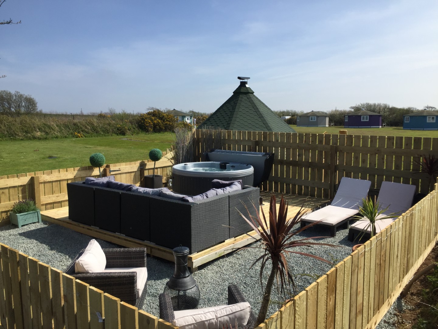 Coastal Cabins Wild spa hot tub l cheap breaks in the UK